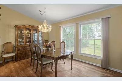 137 Sherman Court, Bartlett, IL 60103 - Photo 8
