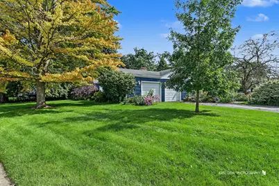 19 S Hawthorne Boulevard, Mundelein, IL 60060 - Photo 2