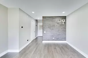 227 E Shag Bark Ln, Streamwood, IL 60107 - Photo 4