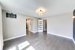 227 E Shag Bark Ln, Streamwood, IL 60107 - Photo 14