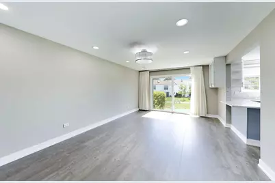 227 E Shag Bark Lane, Streamwood, IL 60107 - Photo 2