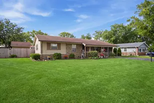 1231 Springdale Ln, Elk Grove Village, IL 60007 - Photo 2
