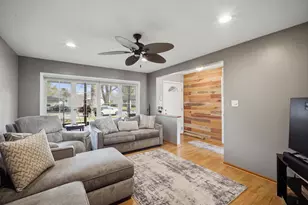 1231 Springdale Ln, Elk Grove Village, IL 60007 - Photo 8