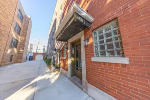 6846 S Paxton Ave, Chicago, IL 60649 - Photo 2