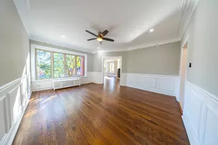 6846 S Paxton Ave, Chicago, IL 60649 - Photo 16