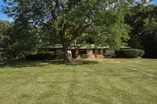 105 Lomond Dr, Inverness, IL 60067 - Photo 1