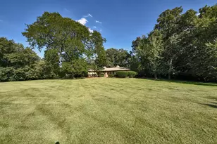105 Lomond Dr, Inverness, IL 60067 - Photo 2