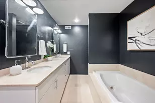 1117 W Barry Ave, Chicago, IL 60657 - Photo 18