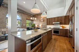 1117 W Barry Ave, Chicago, IL 60657 - Photo 4