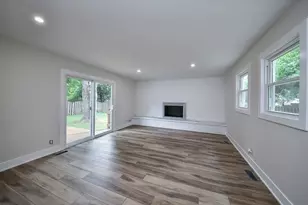828 Valley Ln, Geneva, IL 60134 - Photo 4