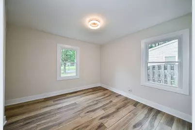 828 Valley Lane, Geneva, IL 60134 - Photo 6