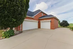 2807 Lone Oak Rd, Bloomington, IL 61705 - Photo 2