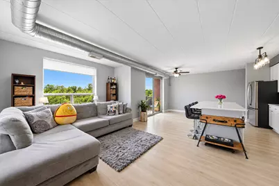1100 W Montrose Avenue #502, Chicago, IL 60613 - Photo 2