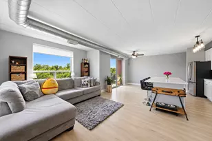 1100 W Montrose Ave, Chicago, IL 60613 - Photo 2