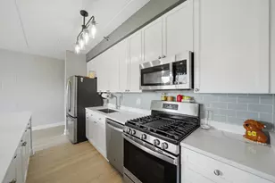 1100 W Montrose Ave, Chicago, IL 60613 - Photo 6