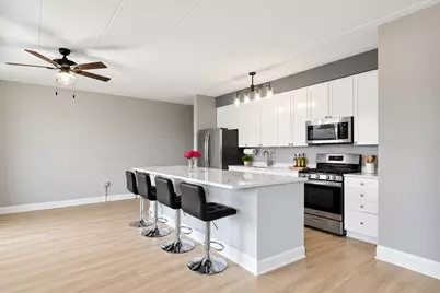 1100 W Montrose Avenue #502, Chicago, IL 60613 - Photo 4