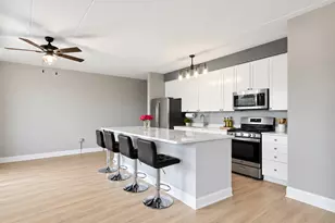 1100 W Montrose Ave, Chicago, IL 60613 - Photo 4