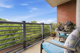 1100 W Montrose Ave, Chicago, IL 60613 - Photo 10