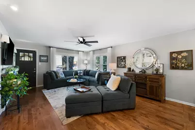 72 W Irving Park Road, Roselle, IL 60172 - Photo 10