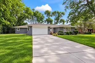 211 S Leonard Ln, Arlington Heights, IL 60005 - Photo 2
