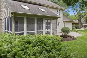 501 Pin Oak Ct, Saint Charles, IL 60174 - Photo 2