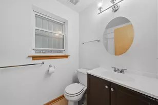 631 E Bowen Ave, Chicago, IL 60653 - Photo 8
