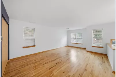 631 E Bowen Avenue, Chicago, IL 60653 - Photo 16
