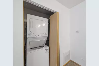 631 E Bowen Avenue, Chicago, IL 60653 - Photo 24