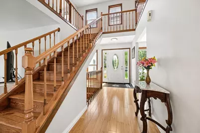 140 N Fiore Parkway, Vernon Hills, IL 60061 - Photo 2