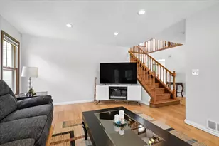 140 N Fiore Pkwy, Vernon Hills, IL 60061 - Photo 12