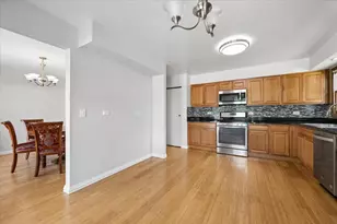 140 N Fiore Pkwy, Vernon Hills, IL 60061 - Photo 6