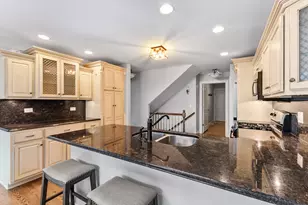 1876 Royalglen Dr, New Lenox, IL 60451 - Photo 8