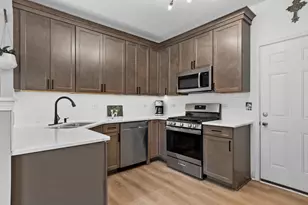 2148 Sunrise Cir, Aurora, IL 60503 - Photo 10