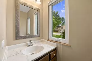 3S171 Lakeview Ct, Warrenville, IL 60555 - Photo 20