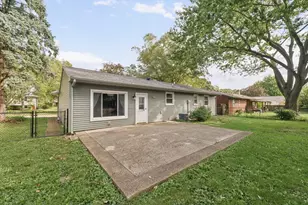 2105 Blackthorn Dr, Champaign, IL 61821 - Photo 32