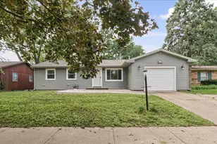 2105 Blackthorn Dr, Champaign, IL 61821 - Photo 2