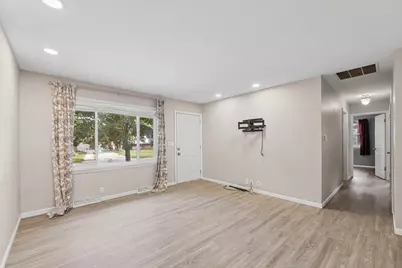 2105 Blackthorn Drive, Champaign, IL 61821 - Photo 8