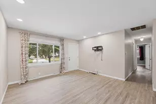 2105 Blackthorn Dr, Champaign, IL 61821 - Photo 8