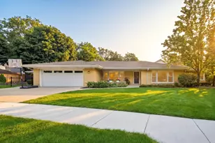677 Wingate Rd, Glen Ellyn, IL 60137 - Photo 2