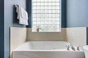 823 W Wolfram St, Chicago, IL 60657 - Photo 20