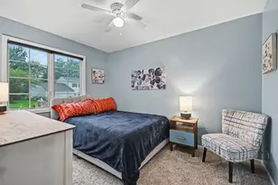 1070 Chelsea Ln, Aurora, IL 60504 - Photo 12