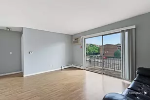 1319 N Baldwin Ct, Palatine, IL 60074 - Photo 4