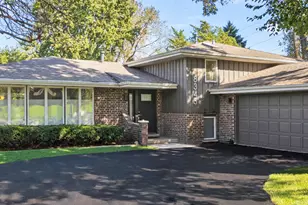 8345 Brookridge Rd, Downers Grove, IL 60516 - Photo 2