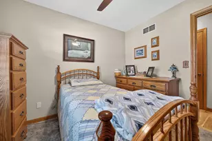 2024 Woodhavens Dr, Bloomington, IL 61701 - Photo 12