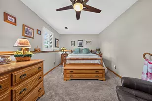 2024 Woodhavens Dr, Bloomington, IL 61701 - Photo 20