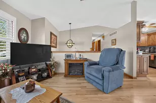 2024 Woodhavens Dr, Bloomington, IL 61701 - Photo 6