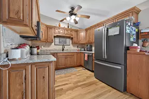 2024 Woodhavens Dr, Bloomington, IL 61701 - Photo 8
