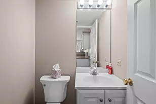 2017 N Charter Point Dr, Arlington Heights, IL 60004 - Photo 6