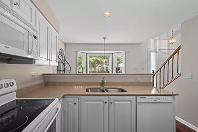 2017 N Charter Point Drive, Arlington Heights, IL 60004 - Photo 8