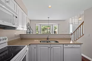 2017 N Charter Point Dr, Arlington Heights, IL 60004 - Photo 8